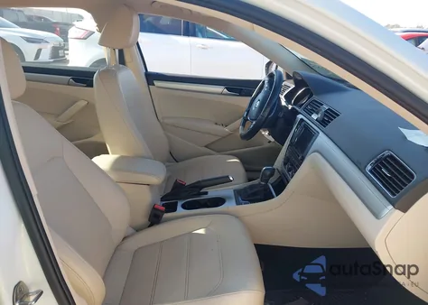 2019 Volkswagen Passat 2.0T Wolfsburg Edition из США, поврежденный, VIN 1VWLA7A35KC002305